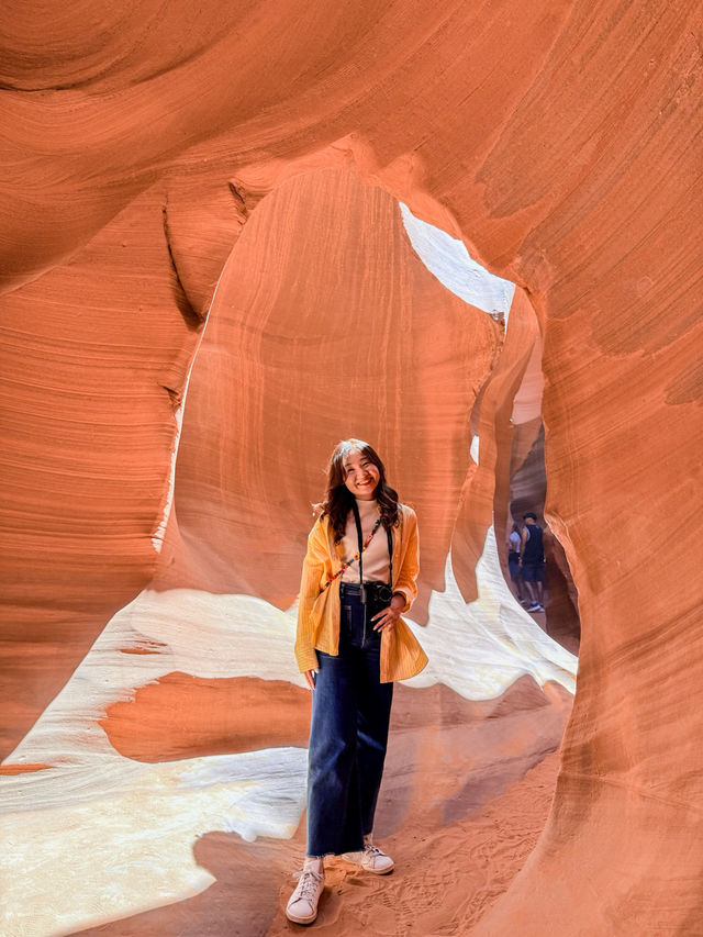 Sun-Kissed Splendor: Discovering the Breathtaking Beauty of Antelope Canyon!