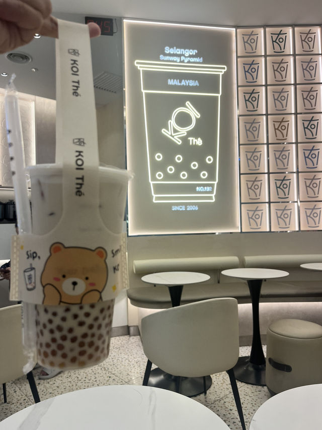 🧋 Silken Sips & Bursting Pearls — Golden Bubble Milk Tea at The Koi