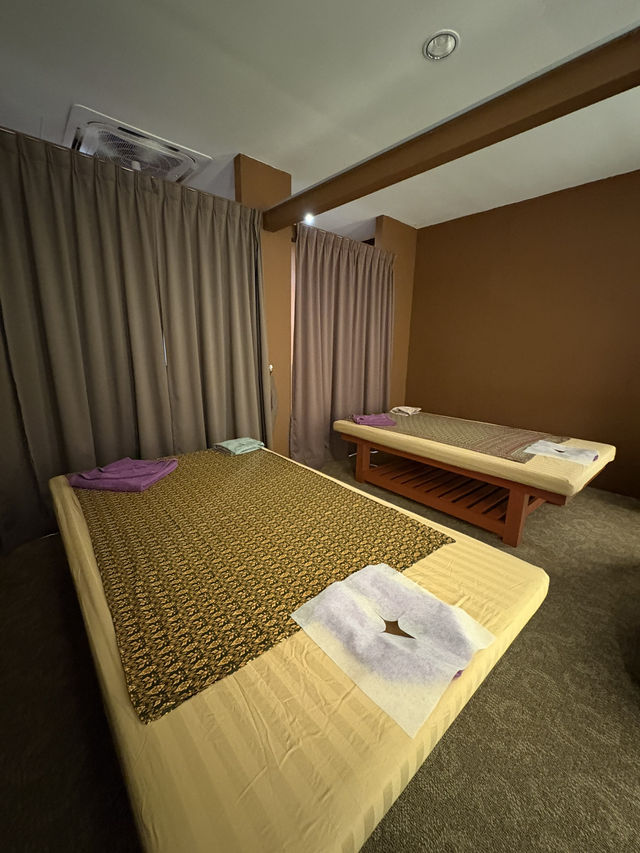 Relaxing Thai Oil Massage at Healthland Signature
