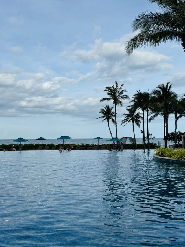 พักผ่อนสบายๆ ติดทะเล ที่ Sheraton Huahin