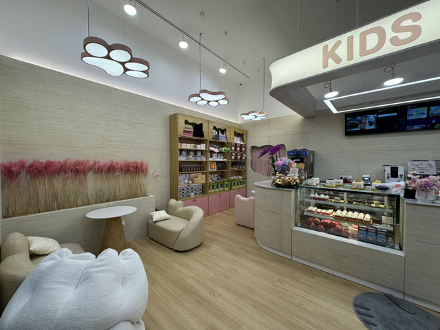 🐾 Kids X Cats Cafe — Fluffy Friends & Playful Vibes
