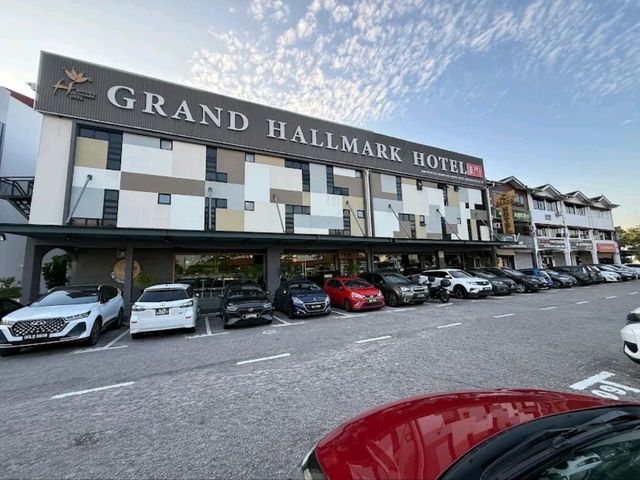 “Grand Hallmark JB — Simple Stays, Honest Value”