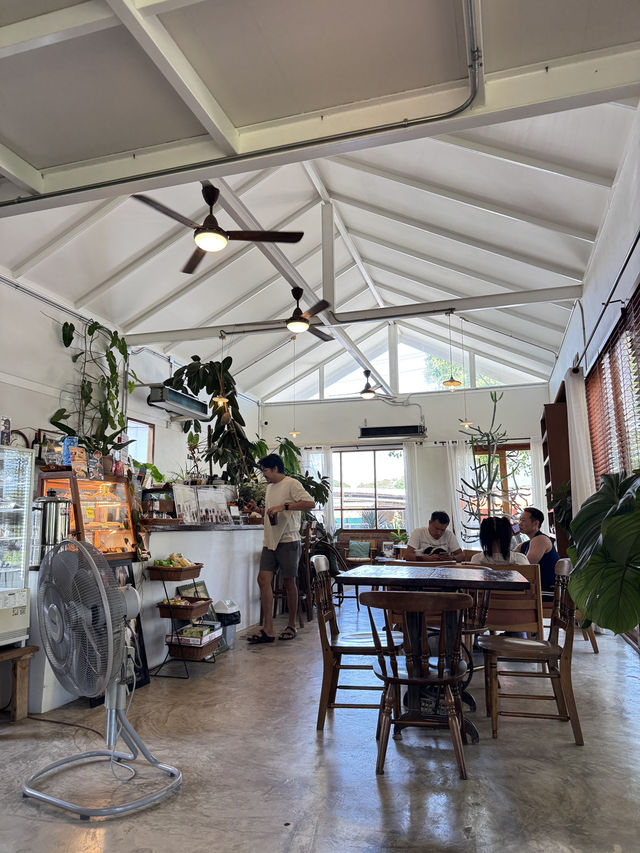  House & Home Cafe