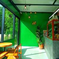 คาเฟ่สีเขียววิวทะเล