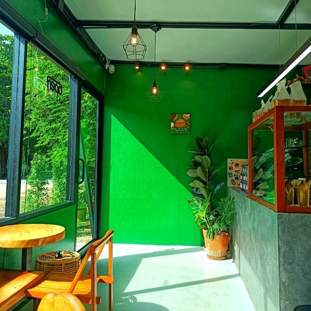 คาเฟ่สีเขียววิวทะเล
