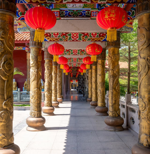回龍寺—紅牆金龍的絕美光影