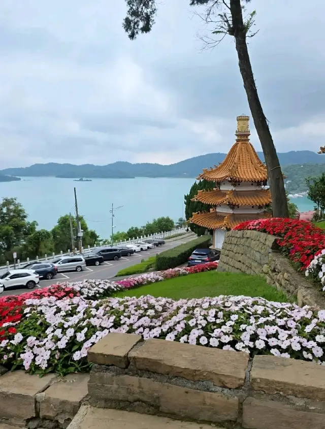 文武廟 台灣:湖畔壯麗景致