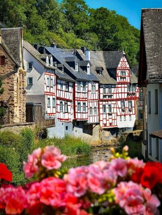 🏡🌿 Monreal: A Fairytale Village in the Eifel