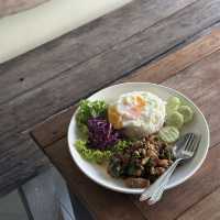 คาเฟ่ฟีลนั่งเล่นบ้านเพื่อน ใจกลางเมืองภก