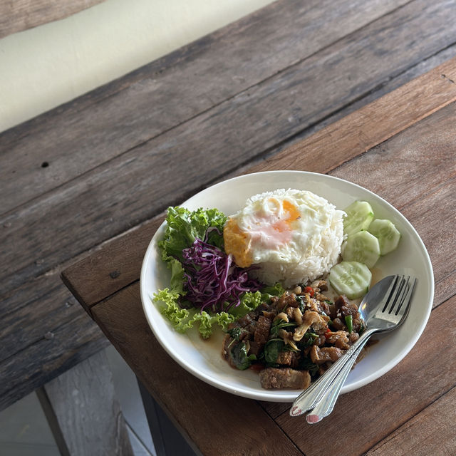 คาเฟ่ฟีลนั่งเล่นบ้านเพื่อน ใจกลางเมืองภก คาเฟ่ฟีลนั่งเล่นบ้านเพื่อน ใจกลางเมืองภก