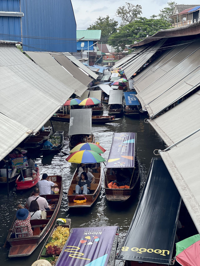 🌊สัมผัสเสน่ห์วิถีชีวิตริมน้ำ กับการเที่ยวตลาดน้ำ