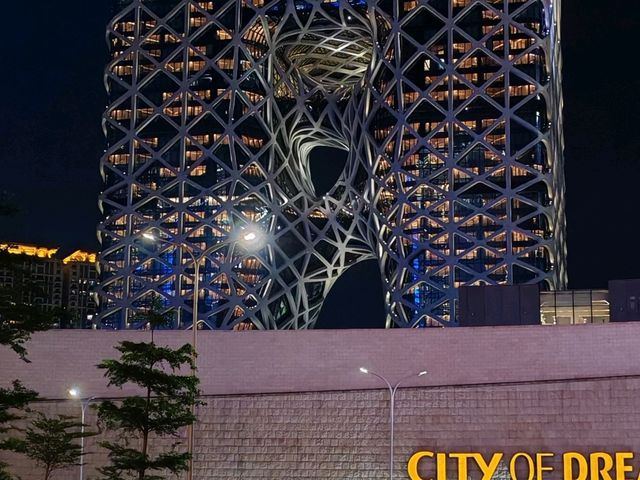 Macau at Night: Neon Dreams & Must-See Spots 🌃✨