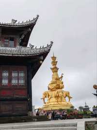 At the Summit of Mount Emei: Ever-Changing Weather, the Ups and Downs of Life