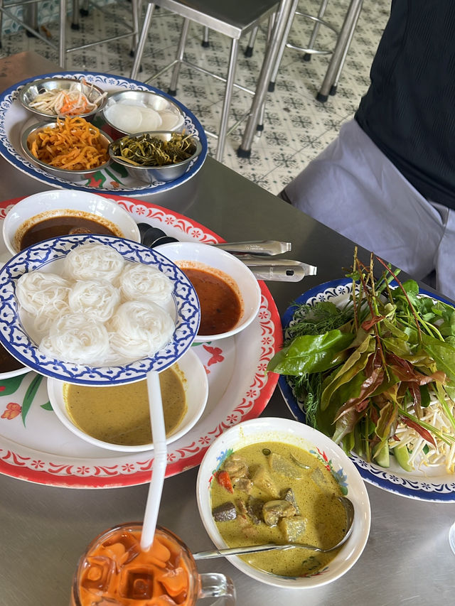 ร้านป้าขาว ขนมจีนเมืองคอน