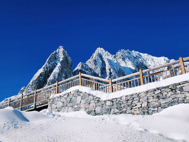 Majestic Views from the Yulong Snow Mountain Ropeway