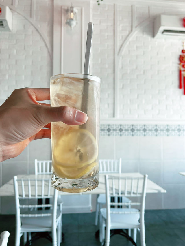 Portico Restaurant & Lounge Bar: Stylish Spot for Western Delights and Cozy Vibes