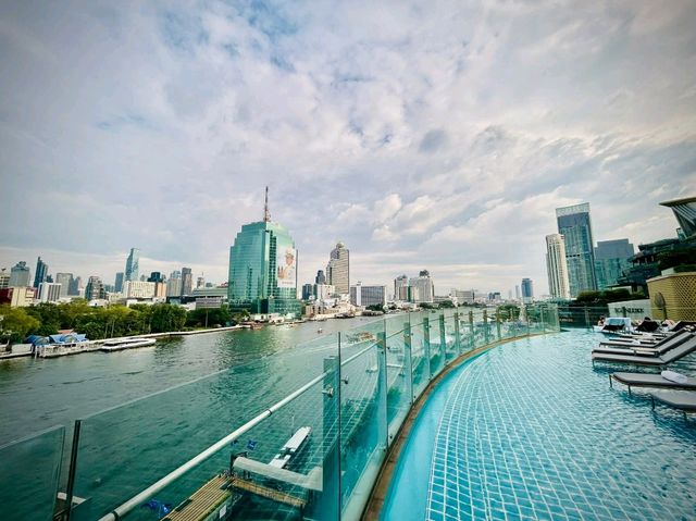 รีวิวโรงแรม Millinium Hilton Bangkok