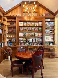 คาเฟ่ Pet friendly หัวหิน ขนมเครื่องดื่มอร่อย 📚🕰️