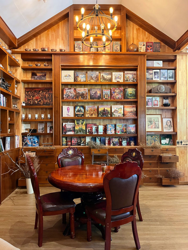 คาเฟ่ Pet friendly หัวหิน ขนมเครื่องดื่มอร่อย 📚🕰️