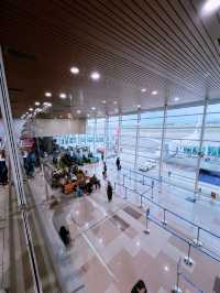  “Starbucks: Your Perfect Pre-Flight Coffee Stop”