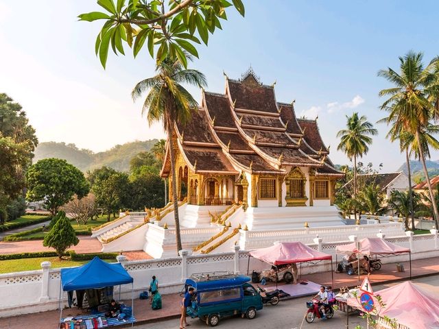 สะบายดี กำเงินล้าน(กีบ) ไปร่ำไปรวยที่ลาวกัน! สะบายดี กำเงินล้าน(กีบ) ไปร่ำไปรวยที่ลาวกัน!