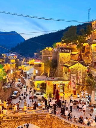 I was willing to travel a long distance to visit the hidden stone village of Handang.