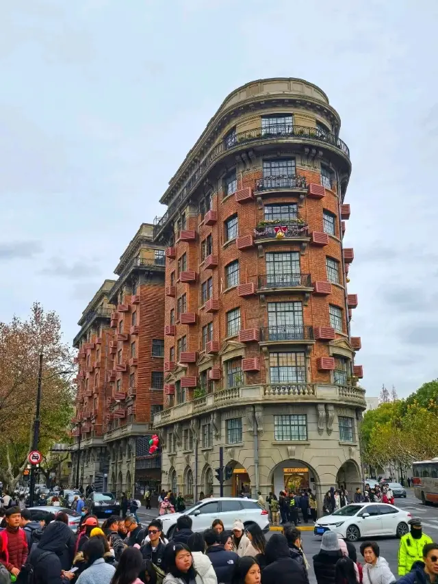 Shanghai’s Insta-Worthy French Concession Stroll: Bricks, Bakeries & Cloudy Day Vibes ☁️🍰