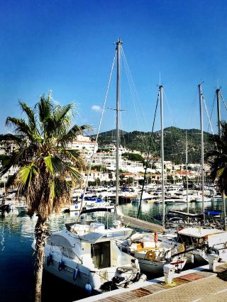 ⚓ Coastal Charm: Discovering the Soul of Port de Sitges - Aiguadolç