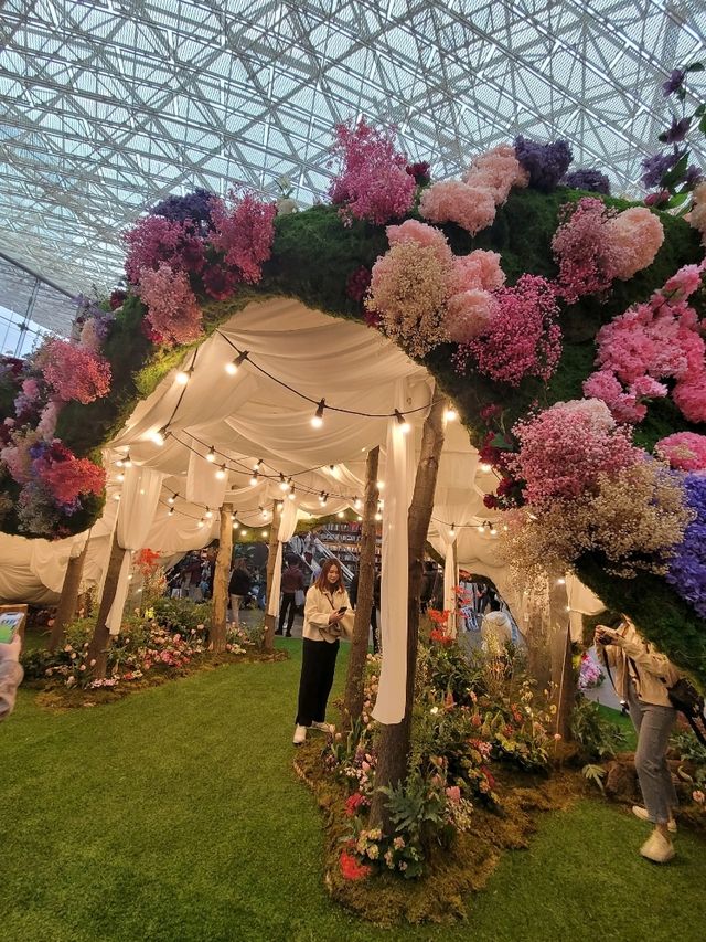 요즘 한창 봄 실내데이트하기 좋은 별마당도서관