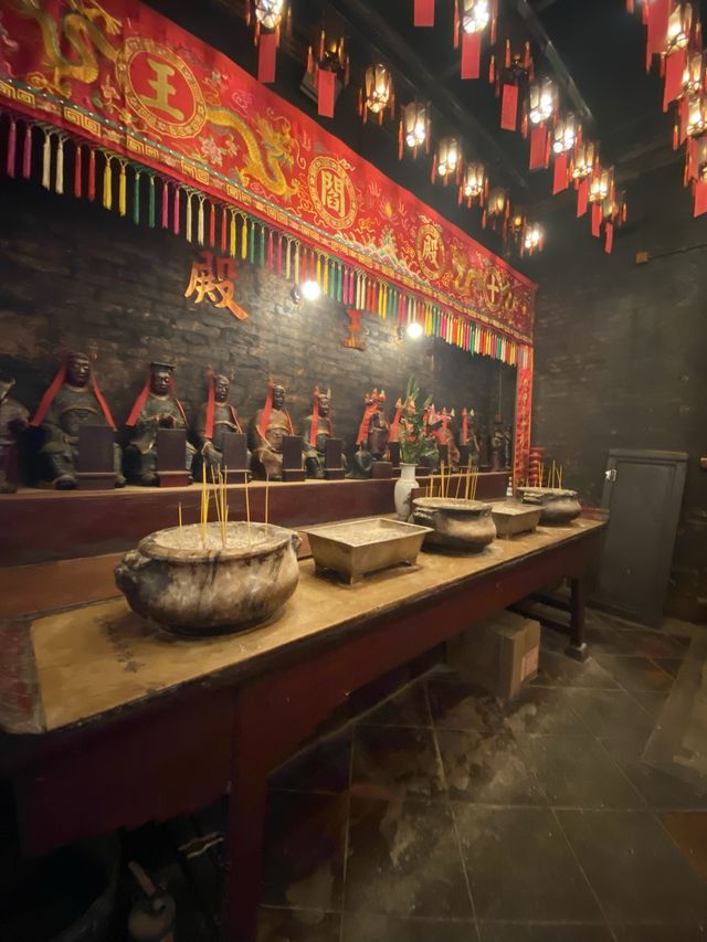 One of Hong Kong’s most famous urban temples⛩️