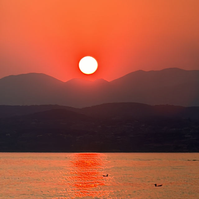 美丽的西尔庙内小镇(Sirmione), Lake Garda(加尔达湖), Italy 