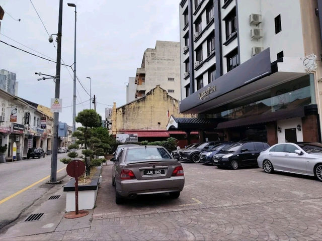 “Comfort & Convenience: Spacious Stay by Jonker”