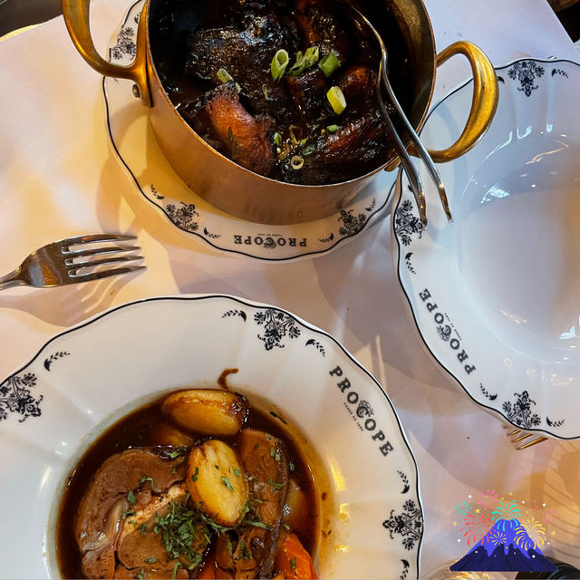 Oldest restaurant in Paris with authentic traditional French cuisine! 🇫🇷