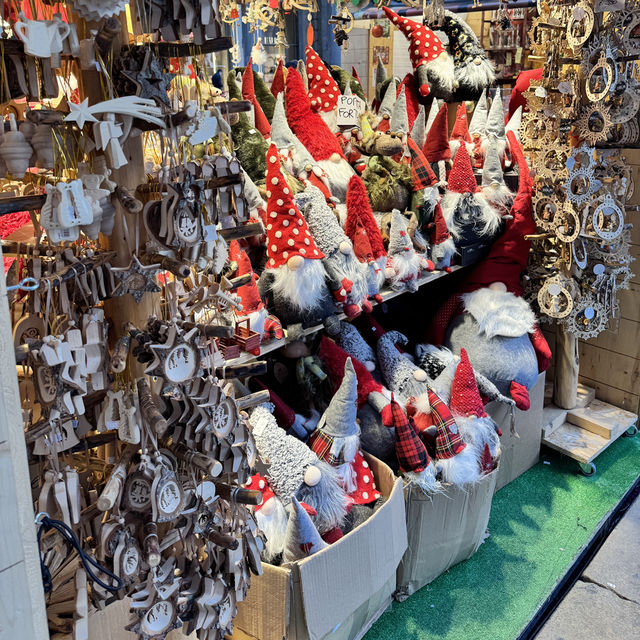  Sparkle, Style, and Festive Magic Under the Duomo 🎄✨🛍️