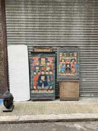 Hike from Wanchai 88 to Victoria Peak and walk down to Soho for vintage shops
