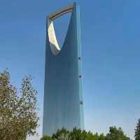 Sky-High Wonders: The Kingdom Tower Sky Bridge Experience 🌆✨