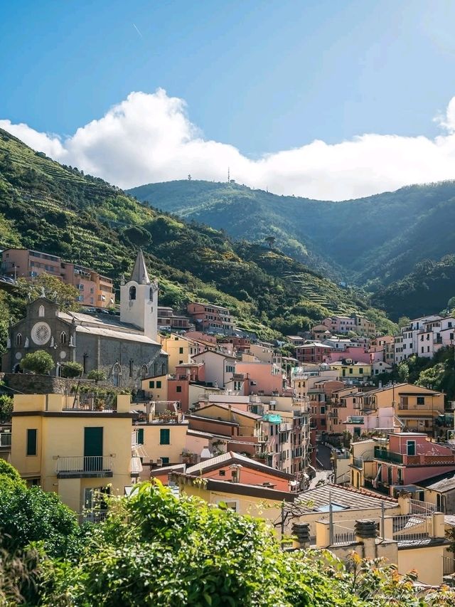 🌊 Riomaggiore: The Colorful Gateway to Cinque Terre 🇮🇹✨