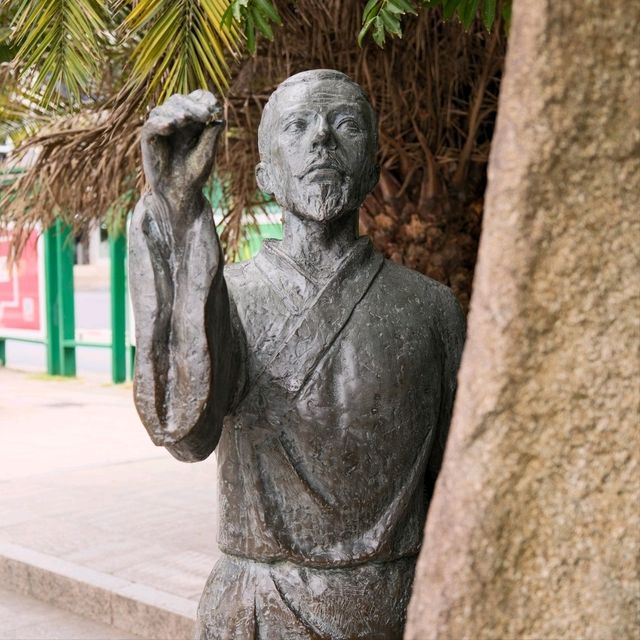Art by the Water: Riverside Statues of Yushan 🎭🌊🏞️