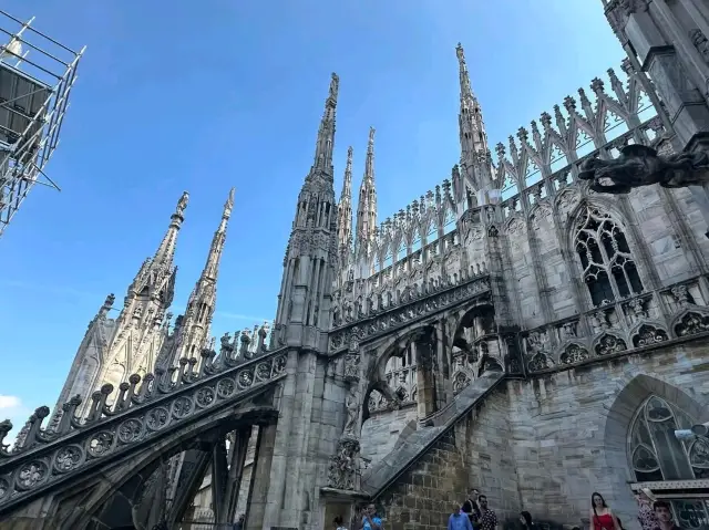 🌆 Milan, Italy — The City of Style and Soul