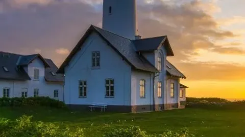 히르트스할스 — 북해와 백사장이 만나고 등대가 지켜보는 덴마크의 항구 마을 🌊 — traveler post in 미트윌란
