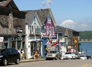 Bar Harbor — The American Town Where the Atlantic Meets the Pines and Acadia Begins at the Doorstep