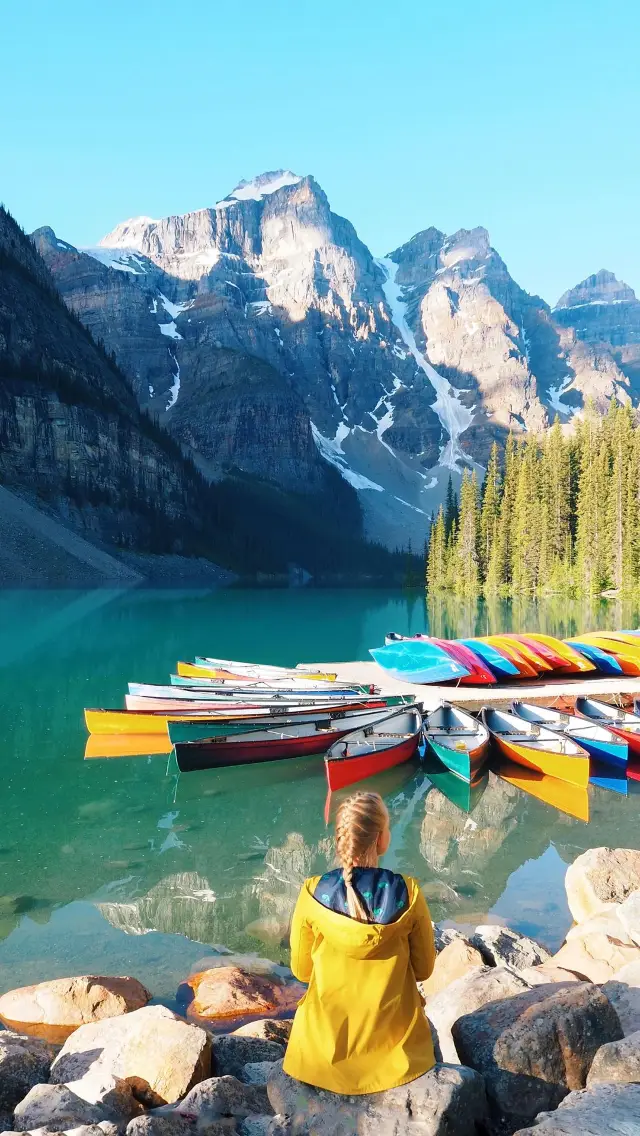 Canoeing on Moraine Lake: A Calm and Peaceful Escape 🛶🇨🇦