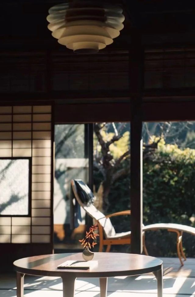 Live in a Japanese drama-like century-old countryside.