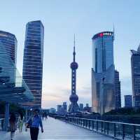 上海東方明珠塔外表探秘：鑲嵌在城市天際線的璀璨明珠