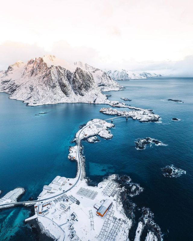 Experience the Enchanting Beauty of Lofoten Islands in Winter: A Winter Wonderland! ❄️🏠