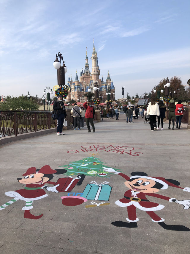 Christmas at Shanghai Disneyland 🎄