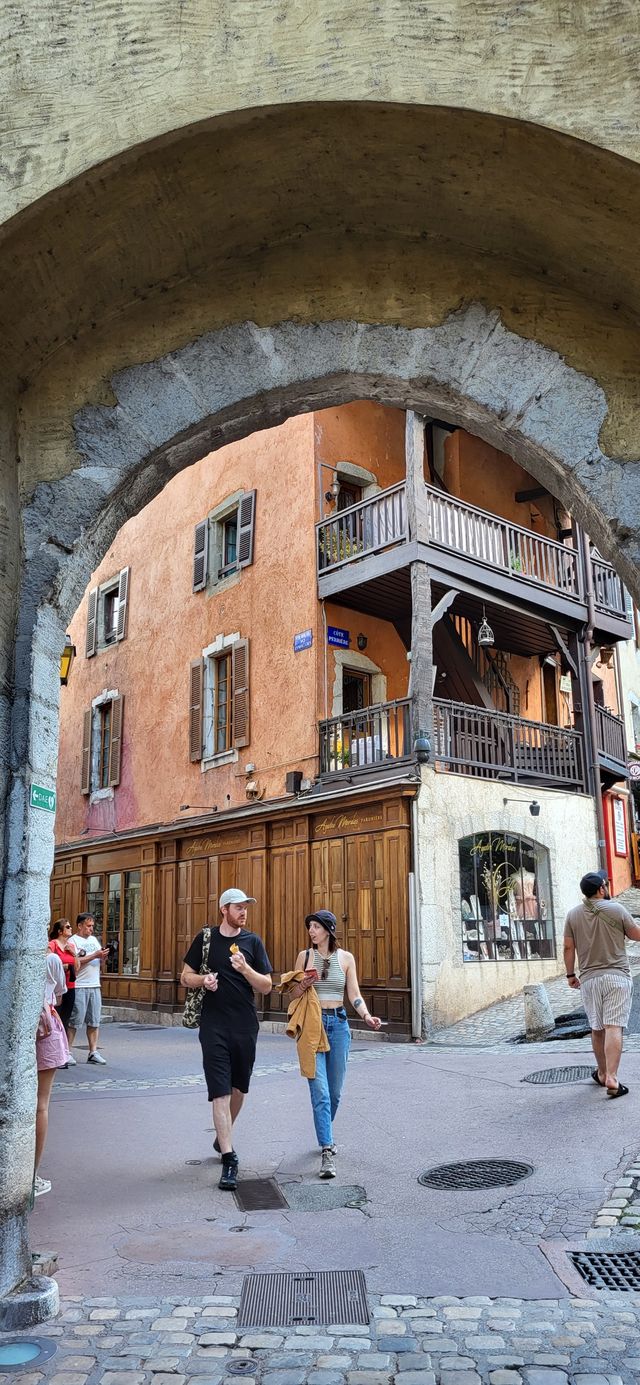 被作家雨果讚譽為法國最美小鎮的安納西Annecy