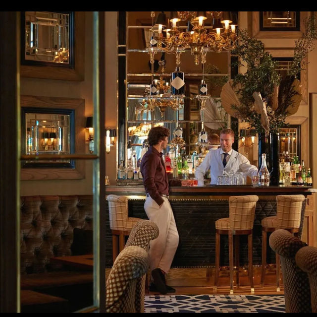 Experience luxury hotel in Madrid 