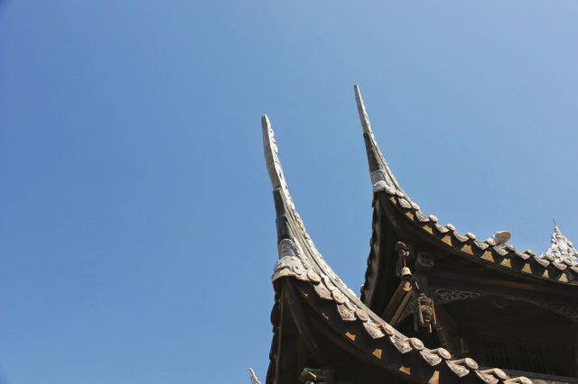 西昌市必到景點之大石板村和靈鷹寺。