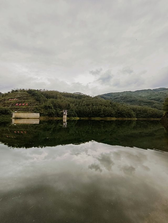 雲南省臨滄市雙江縣冰島湖。